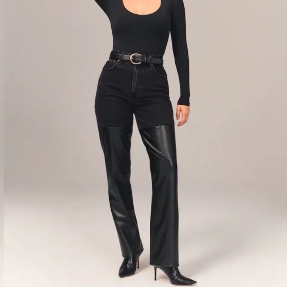 Abercrombie & Fitch 90s Straight Ultra High Rise Jeans Size 27